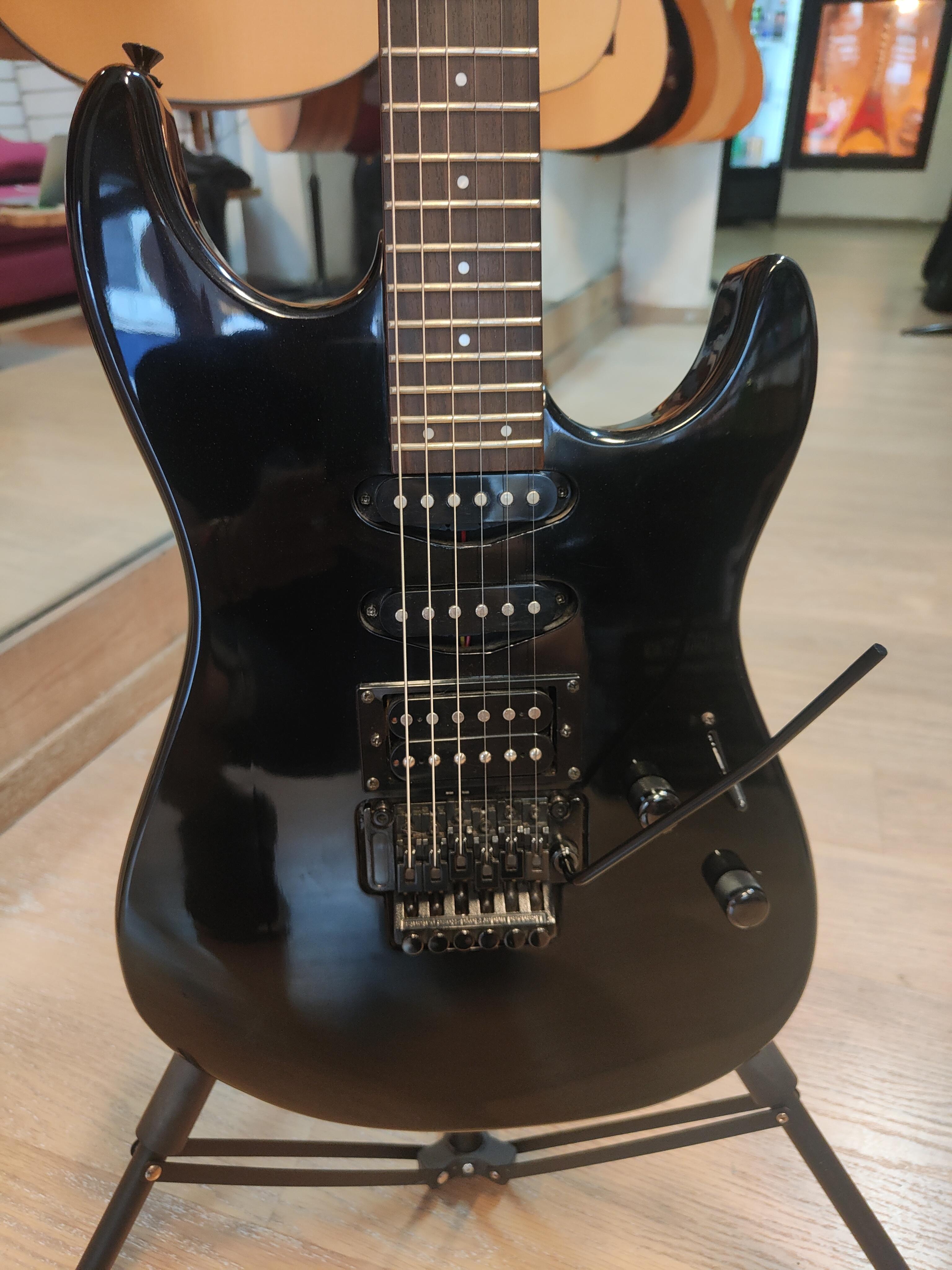 Squier Showmaster HSS FR